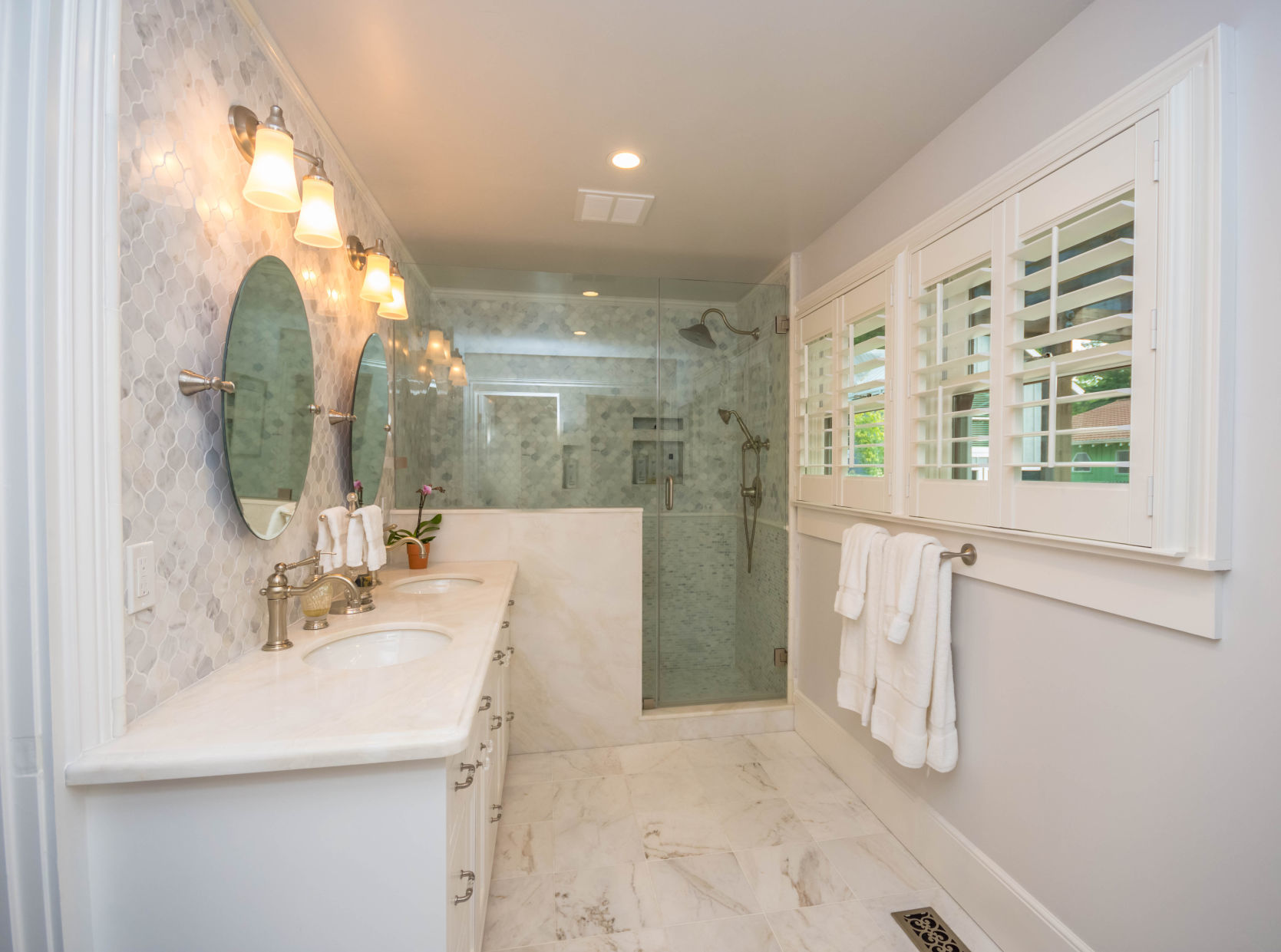 1405 Cedar bathroom